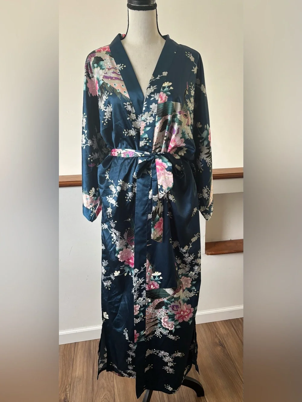 Kim + Ono Chrysanthemum & Crane Long Satin Kimono Robe - Picture 2 of 11